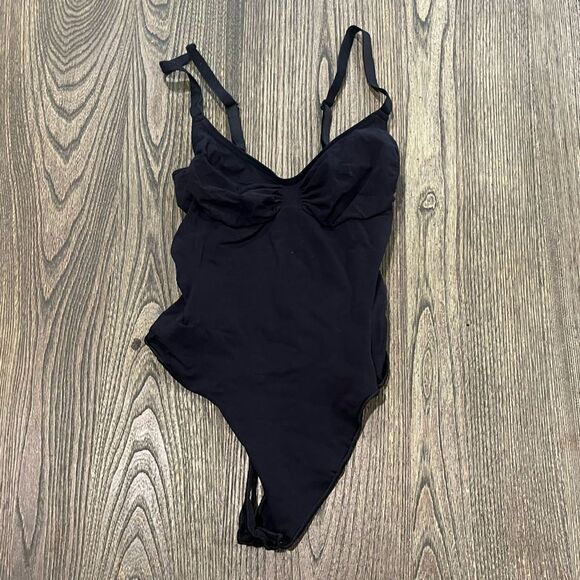 NWOT Skims Shapewear Seamless Sculpt Brief Thong Bodysuit Scoop Neck Onyx Size L - Picture 1 of 4